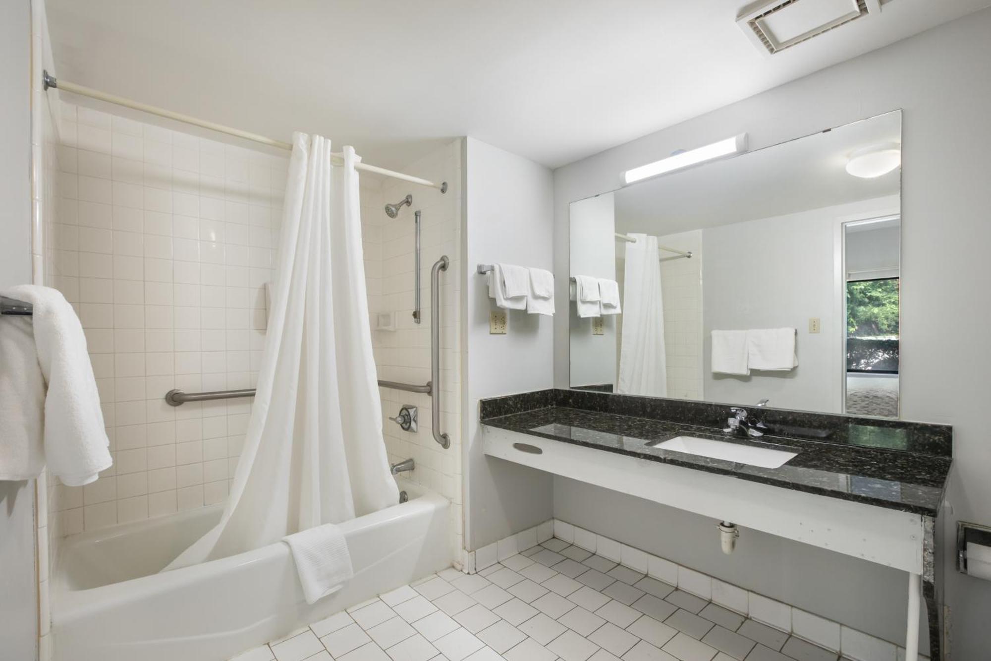 Americas Best Value Inn Stockbridge Oda fotoğraf