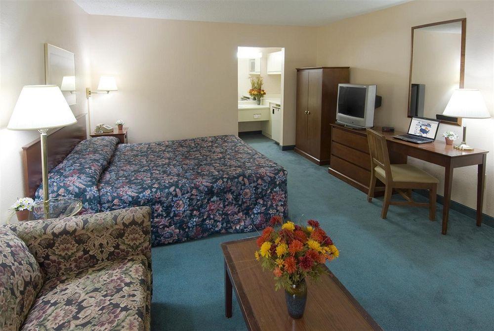 Americas Best Value Inn Stockbridge Oda fotoğraf